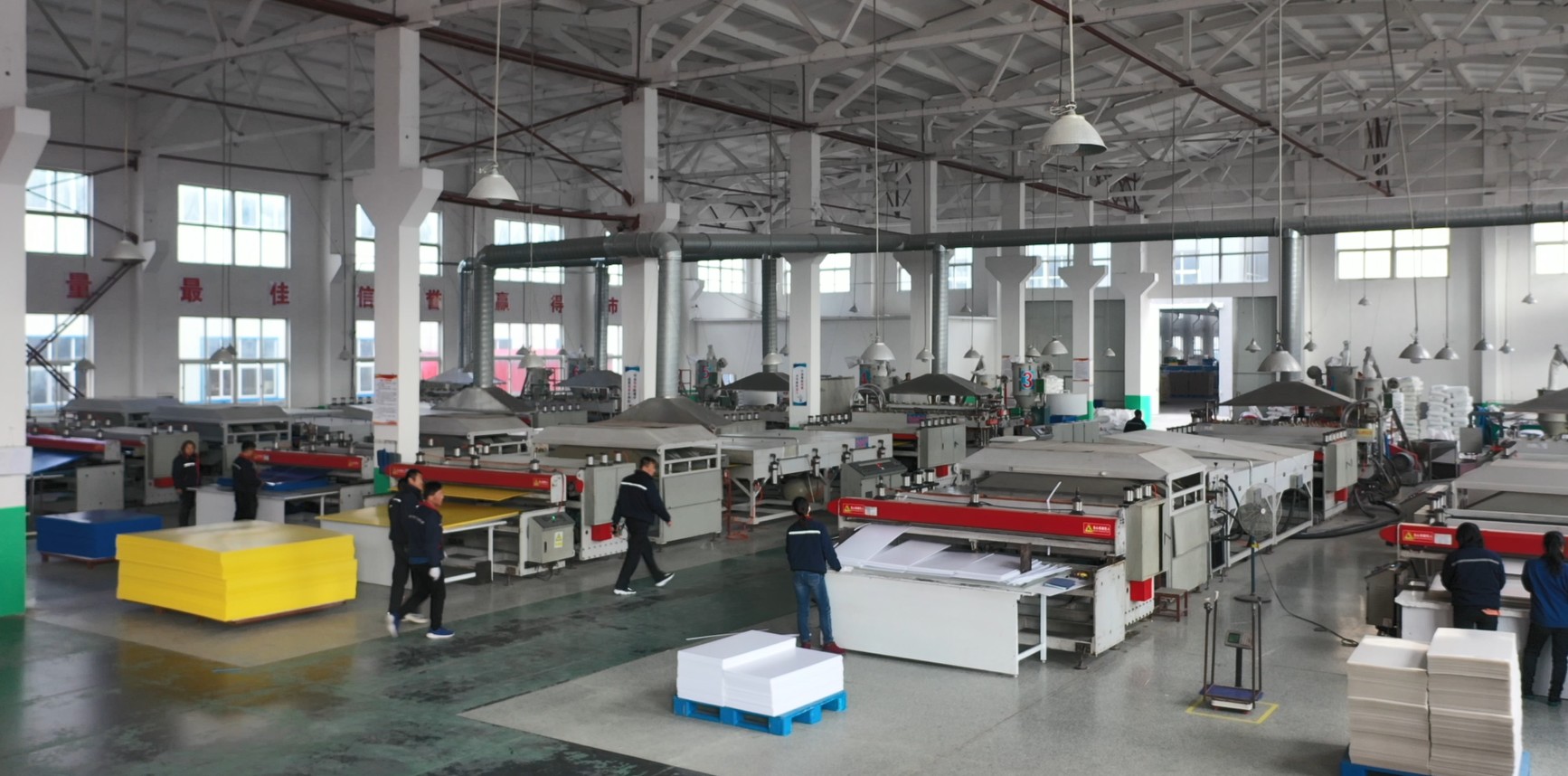 The company's advanced plastic hollow board production line